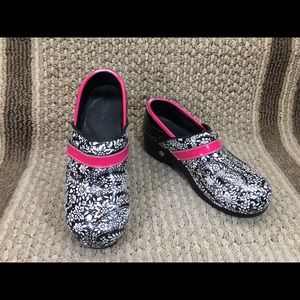 KOI SANITA PROFESSIONAL CLOGS